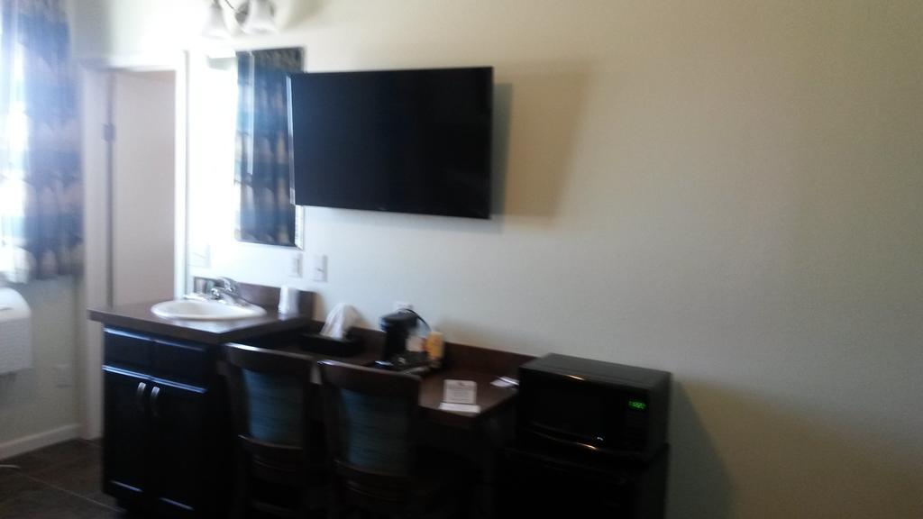 Barons Lodge Killdeer Room photo