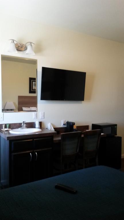 Barons Lodge Killdeer Room photo